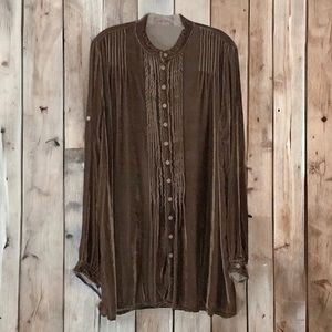 5️⃣ CP Shades Velvet Bronze Long Sleeved Button Down Tunic Top